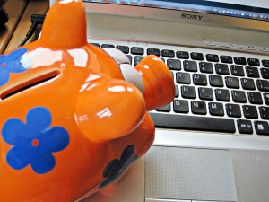 piggy bank with laptop