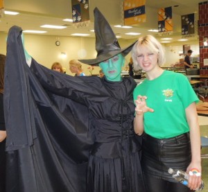 Wicked Witch and Sarah- wizard of oz