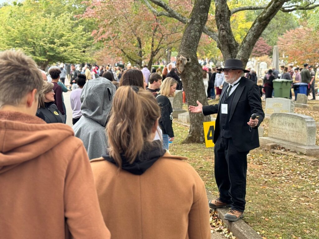 maple_hill_cemetery_stroll