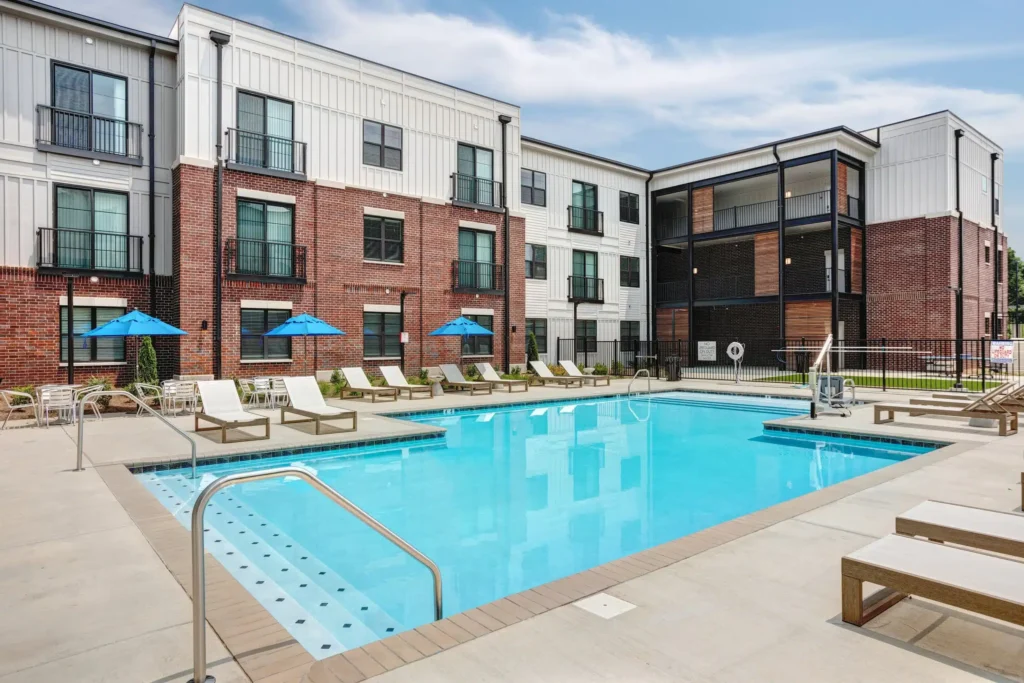 Lofts Dallas Mill pool